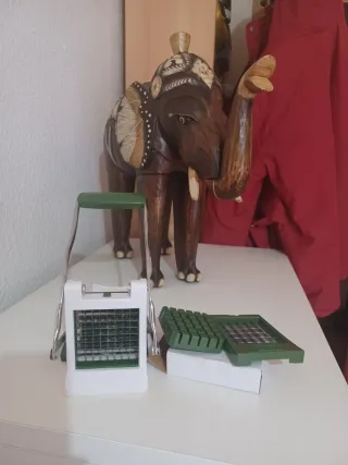 Cortador de Patatas Verde y Blanco