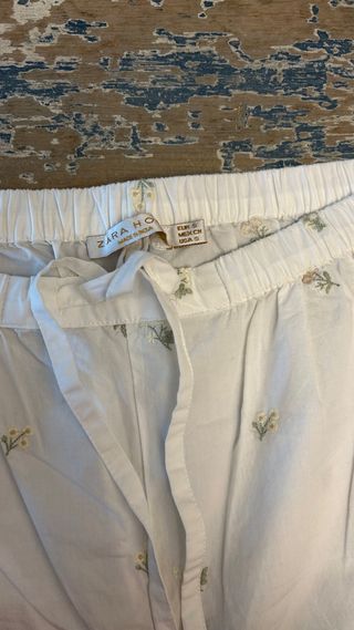 Pijama Zara Home flores bordadas blanco