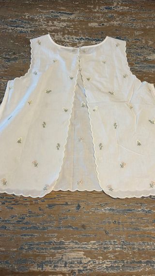 Pijama Zara Home flores bordadas blanco