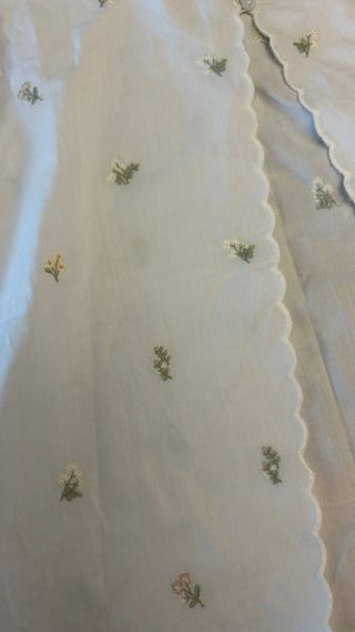 Pijama Zara Home flores bordadas blanco