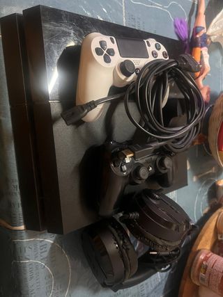PS4 (PlayStation 4) con 2 mandos y cascos