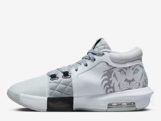 Zapatillas Baloncesto Nike Lebron Talla 43.