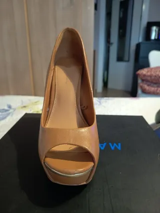 Zapatos de tacón marrón peep toe