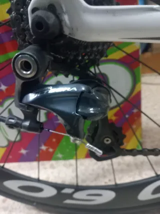 Bicicleta de carretera azul Giant