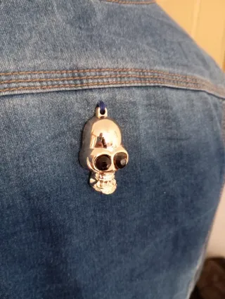 Chaqueta vaquera con detalles dorados