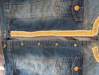 Chaqueta vaquera con detalles dorados