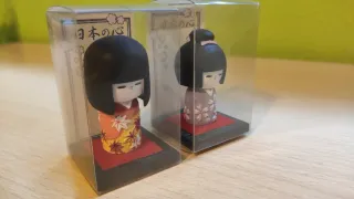 Coppia di bambole giapponesi Kokeshi