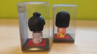 Coppia di bambole giapponesi Kokeshi