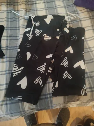 Mallas negras con estampado de corazones