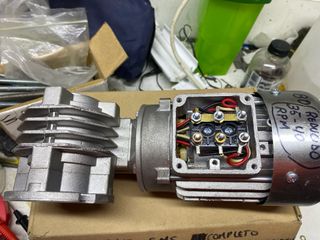 Motores trifásico con reductor y reductores varios