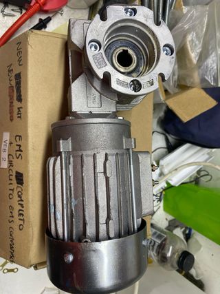 Motores trifásico con reductor y reductores varios