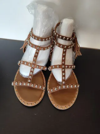 Sandalias piel mujer T39 tachuelas