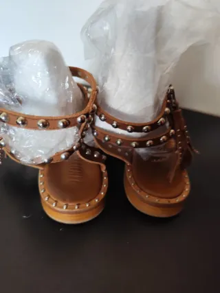 Sandalias piel mujer T39 tachuelas