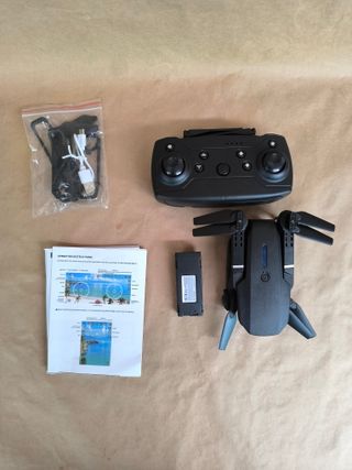 Dron plegable E88 NOVA con cámara — Nuevo