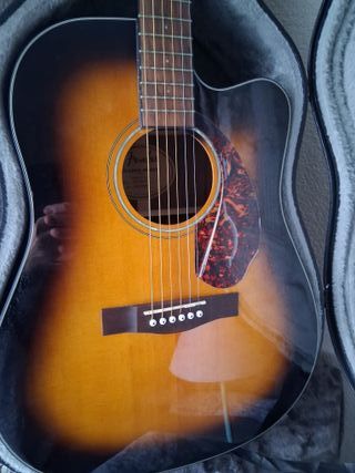 Guitarra Acústica Fender con Estuche