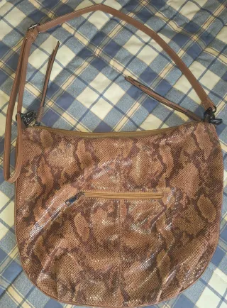 Bolso grande marrón estampado serpiente