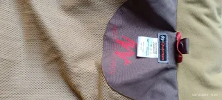 Chaqueta corta impermeable mujer. Puesta dos veces