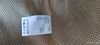 Chaqueta corta impermeable mujer. Puesta dos veces