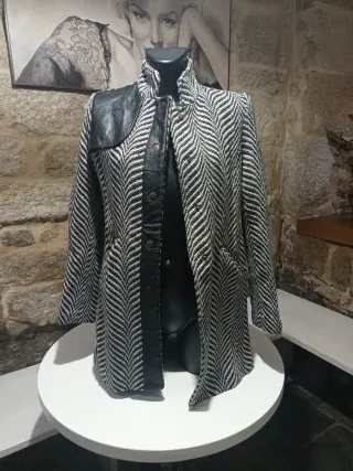 Abrigo Pata de Gallo Negro y Blanco