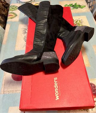 Botas altas Wonders negras talla 38
