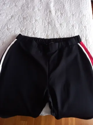 Pantalón Zara mujer negro con detalles