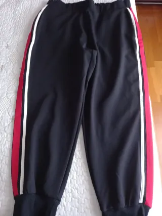 Pantalón Zara mujer negro con detalles