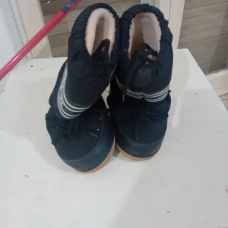 Scarponi da neve neri