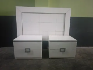 Cabecero y 2 mesitas de noche blancas