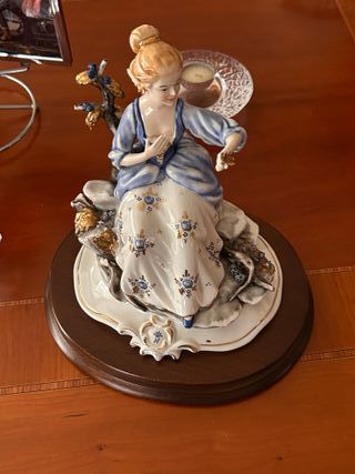 Figura Capodimonte Mujer Azul Porcelana