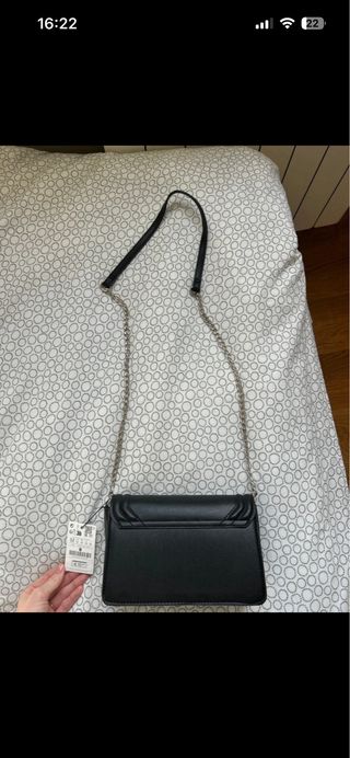 Bolso negro cadena plateada