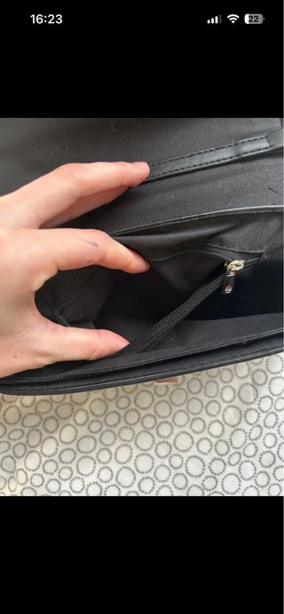 Bolso negro cadena plateada