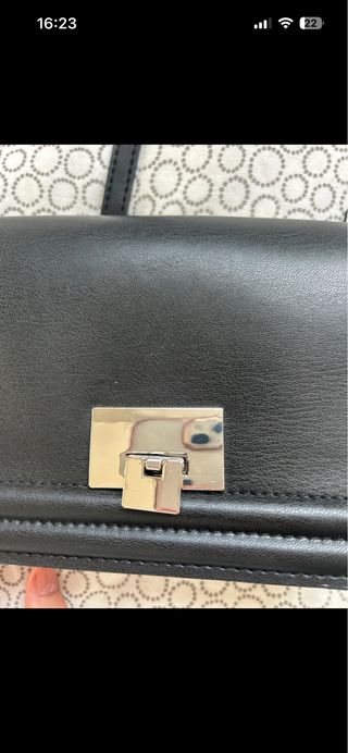 Bolso negro cadena plateada