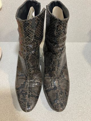 Botines Zara efecto piel serpiente