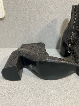 Botines Zara efecto piel serpiente