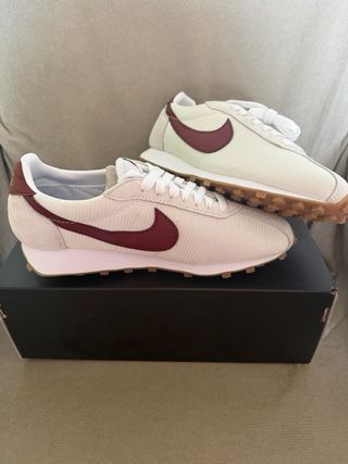 Nike LD-1000 beige y granates Talla 40.5