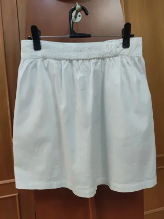 Falda blanca con estampado de libélula