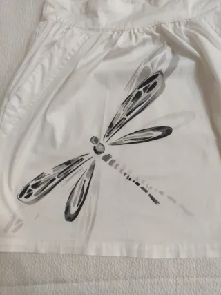 Falda blanca con estampado de libélula