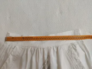 Falda blanca con estampado de libélula