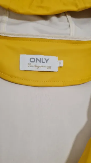 Chubasquero/ Impermeable Only amarillo talla S