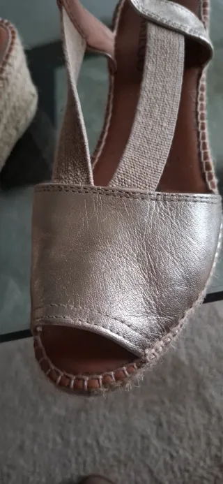 Alpargatas cuña doradas 5 cm