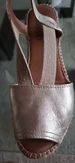 Alpargatas cuña doradas 5 cm