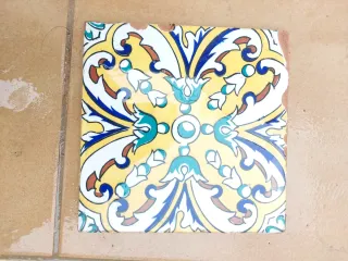 Azulejo antiguo pintado a mano Sevilla