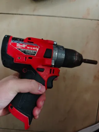 Taladro Milwaukee M12 FUEL