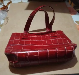 Borsetta elegante effetto coccodrillo rossa