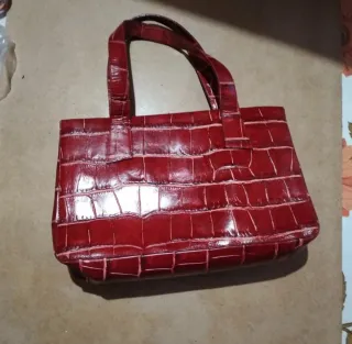Borsetta elegante effetto coccodrillo rossa