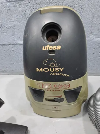 Aspiradora Ufesa Mousy Argenta