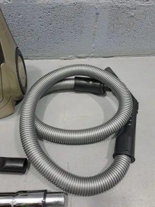 Aspiradora Ufesa Mousy Argenta