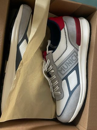 Zapatillas Munich grises y blancas sin estrenar