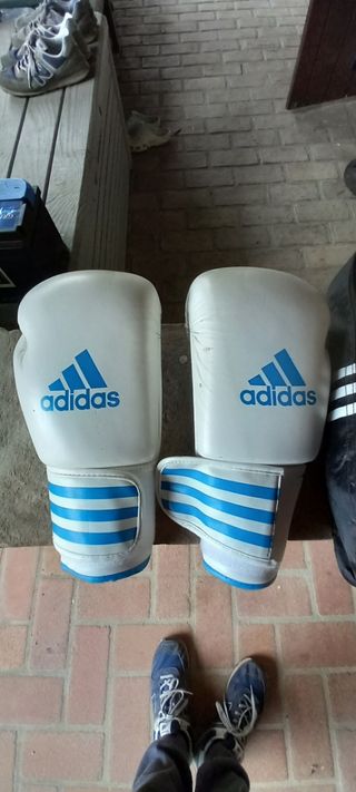 Sacco Boxe 32kg Decathlon + Guantoni