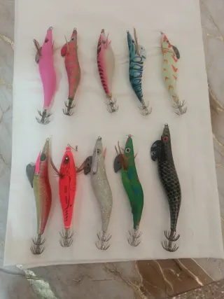 Señuelos de pesca variados